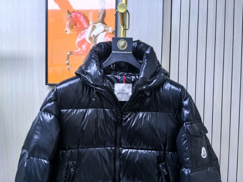 Sporty Moncler Down Jackets 144174