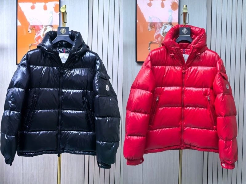 Sporty Moncler Down Jackets 144174