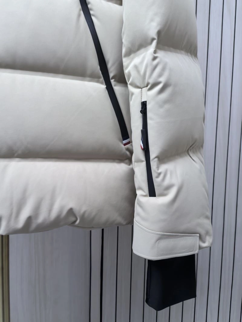 Moncler Down Jackets Breathable 144170