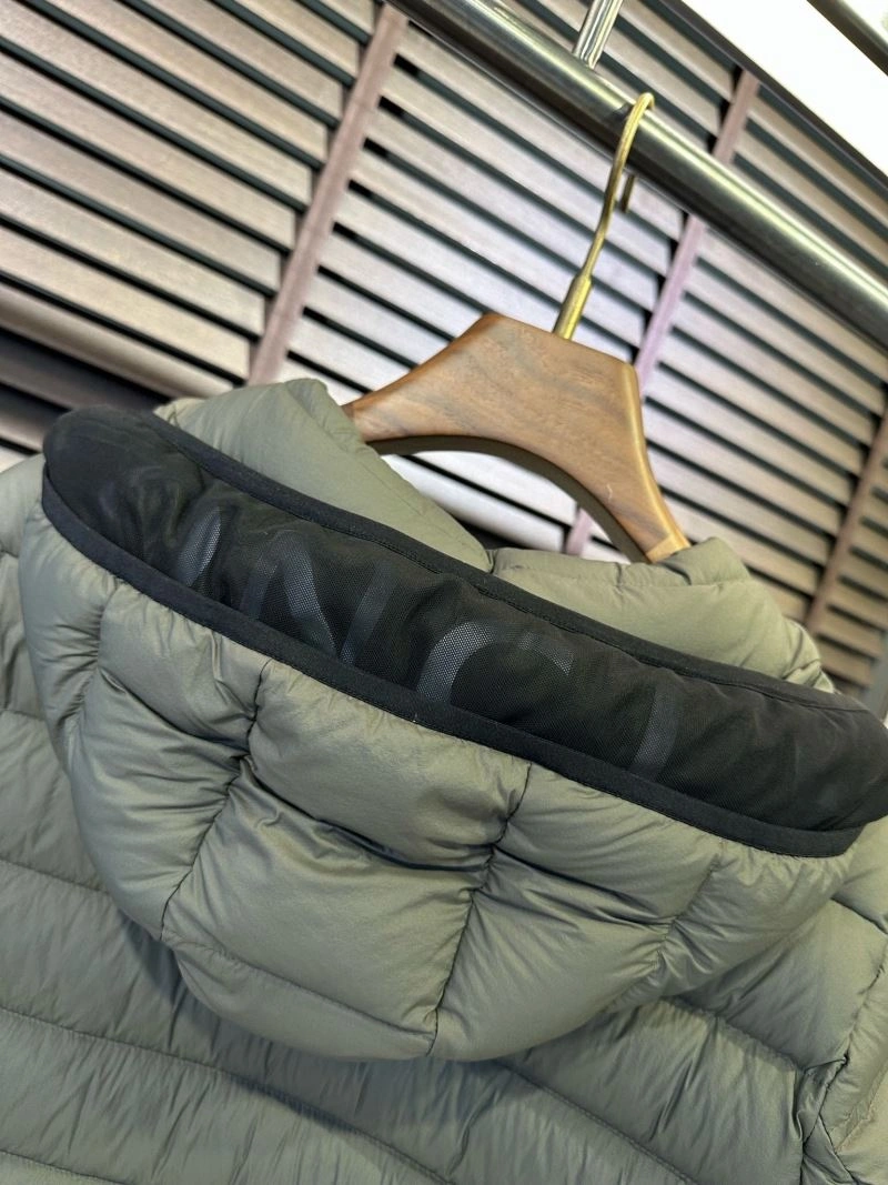 Moncler Down Jackets Comfortable 144163