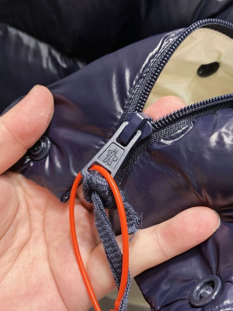 Moncler Down Jackets Sophisticated 144164
