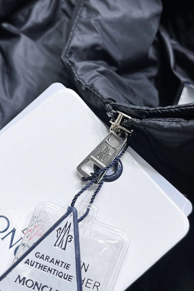 Sustainable Moncler Down Jackets 144175