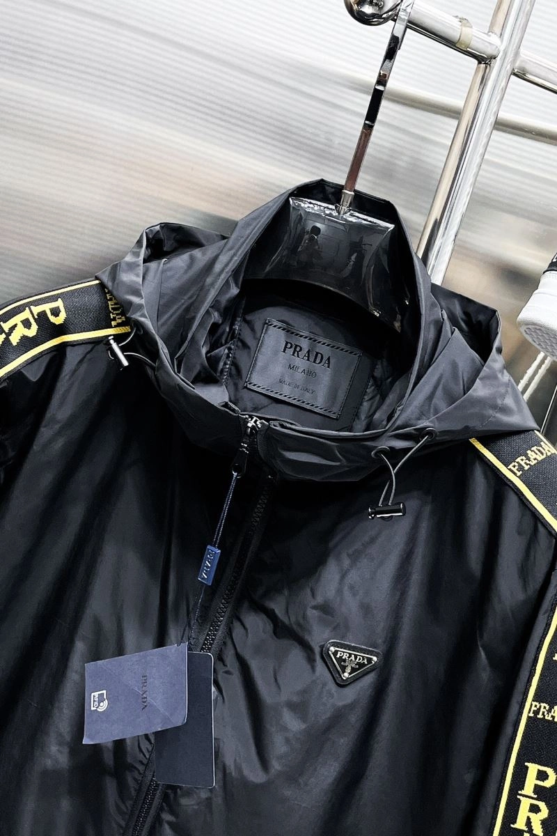 Sustainable Moncler Down Jackets 144175
