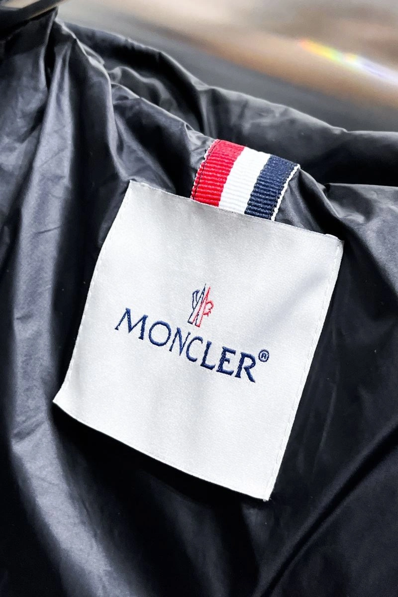 Sustainable Moncler Down Jackets 144175