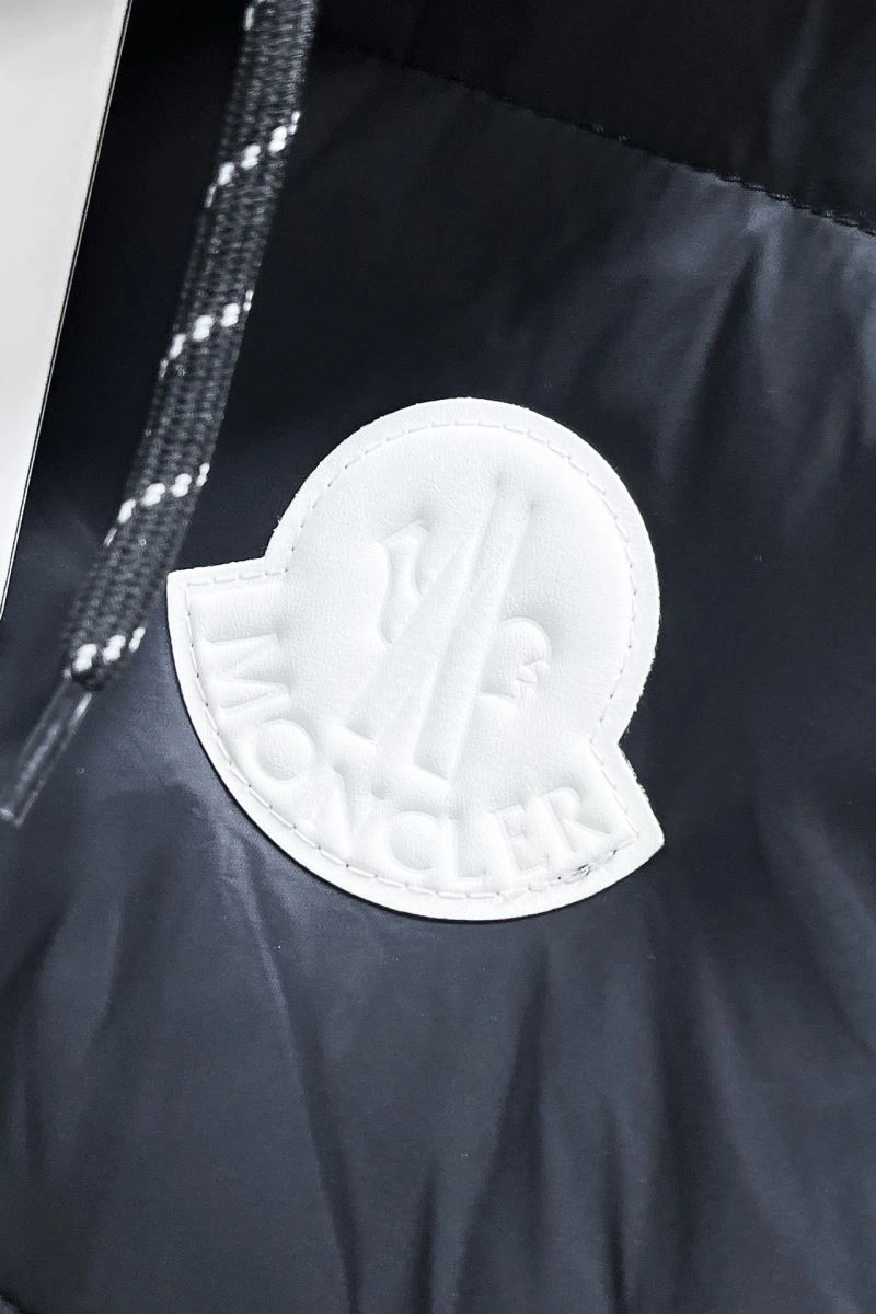 Sustainable Moncler Down Jackets 144175
