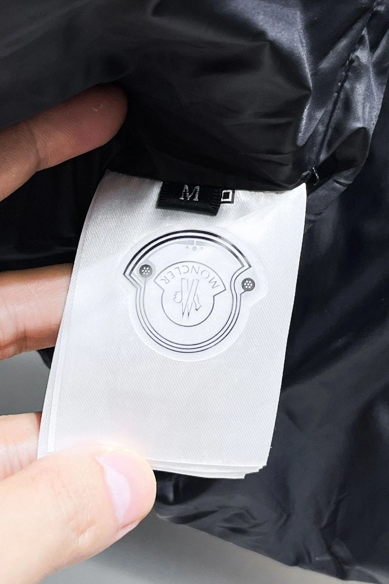 Breathable Moncler Down Jackets 144158