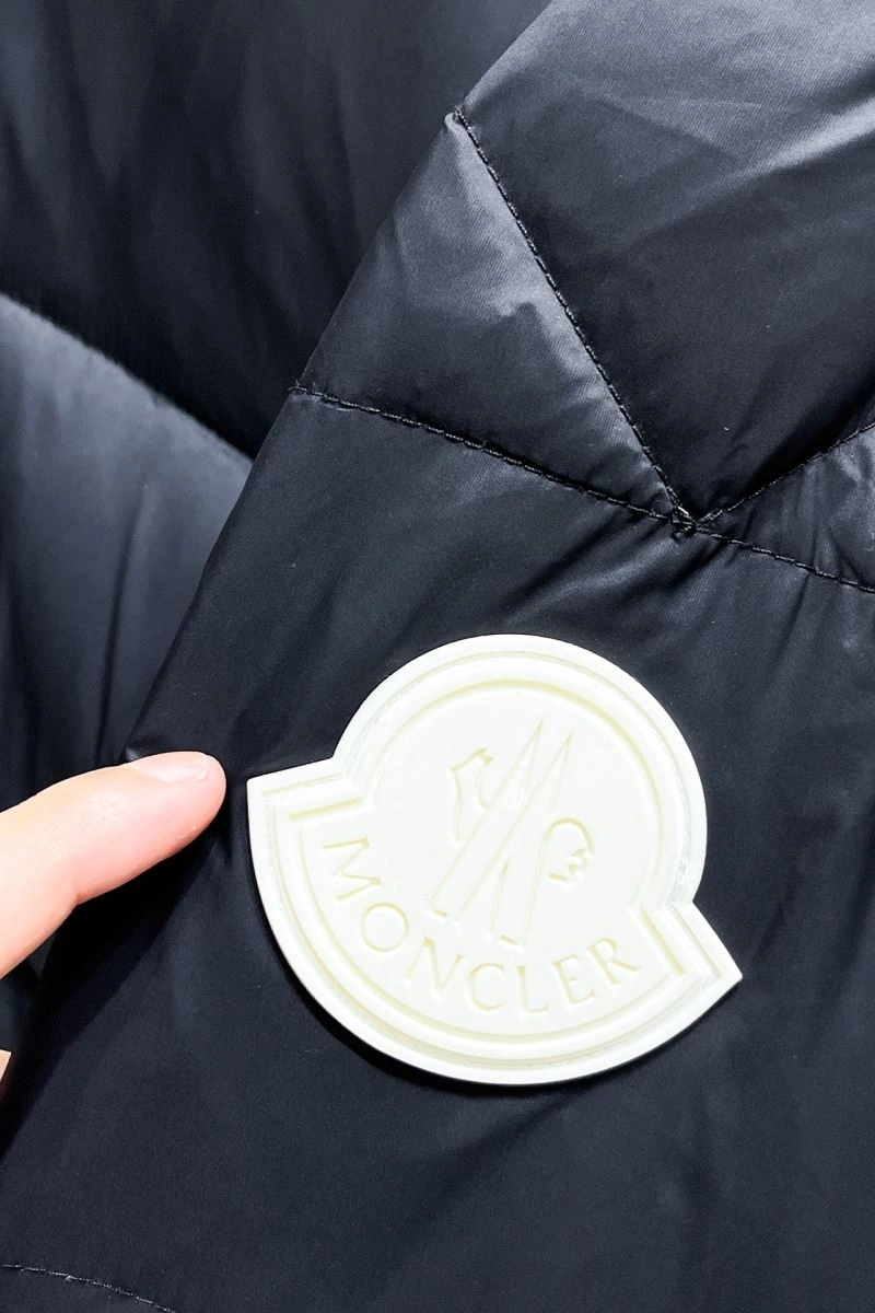 Breathable Moncler Down Jackets 144158