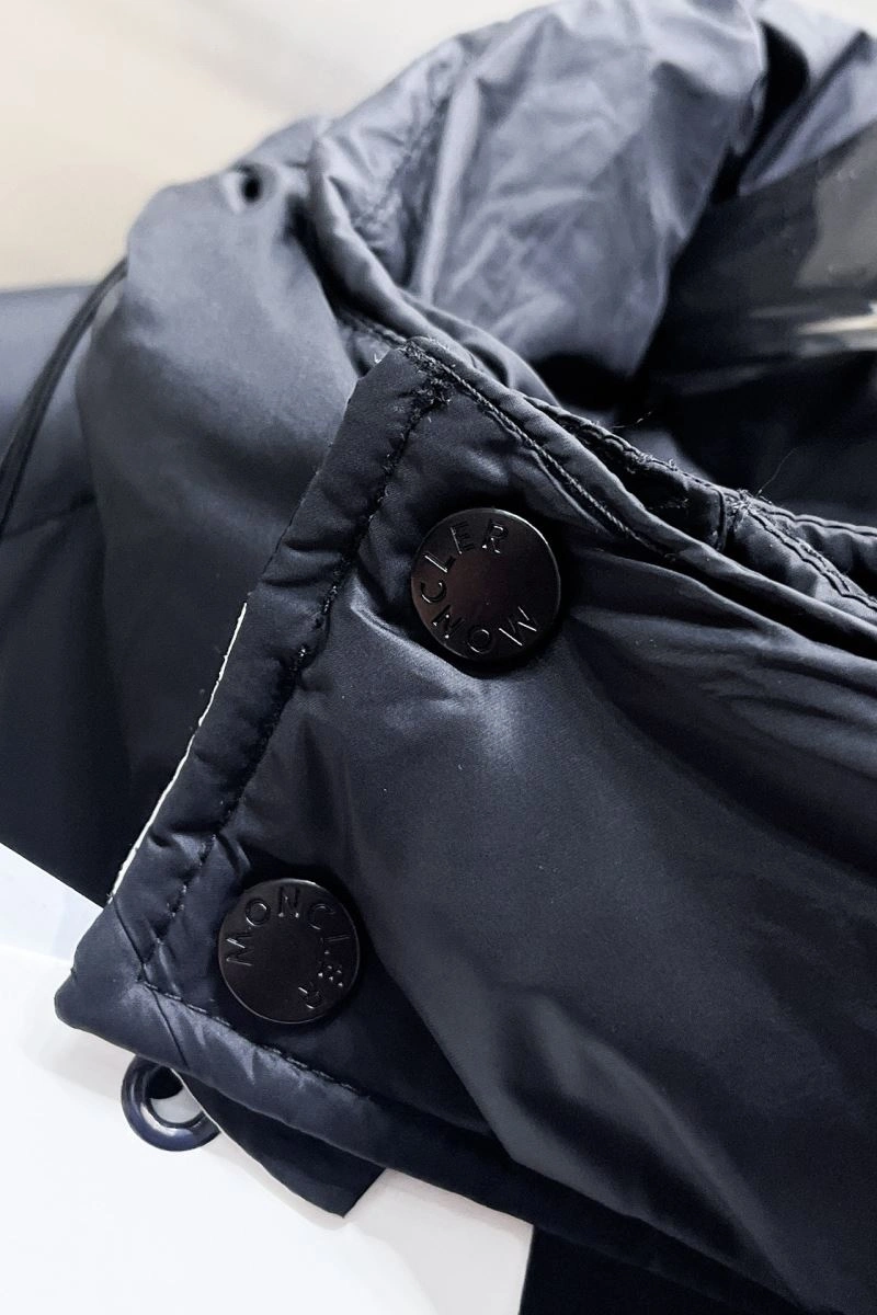 Breathable Moncler Down Jackets 144158