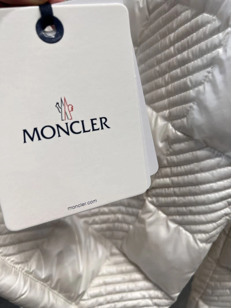 Sustainable Moncler Down Jackets 144144