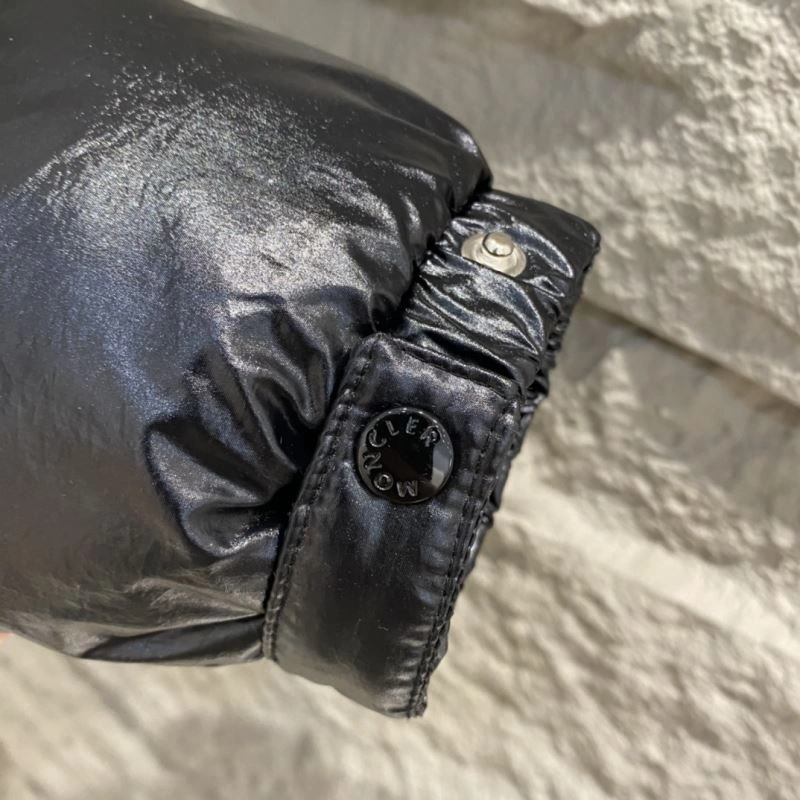 Resilient Moncler Down Jackets 139497