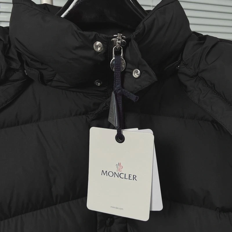 Moncler Down Jackets Breathable 144142