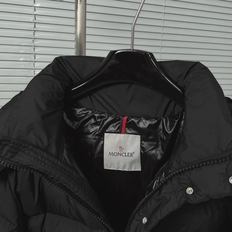 Moncler Down Jackets Breathable 144142