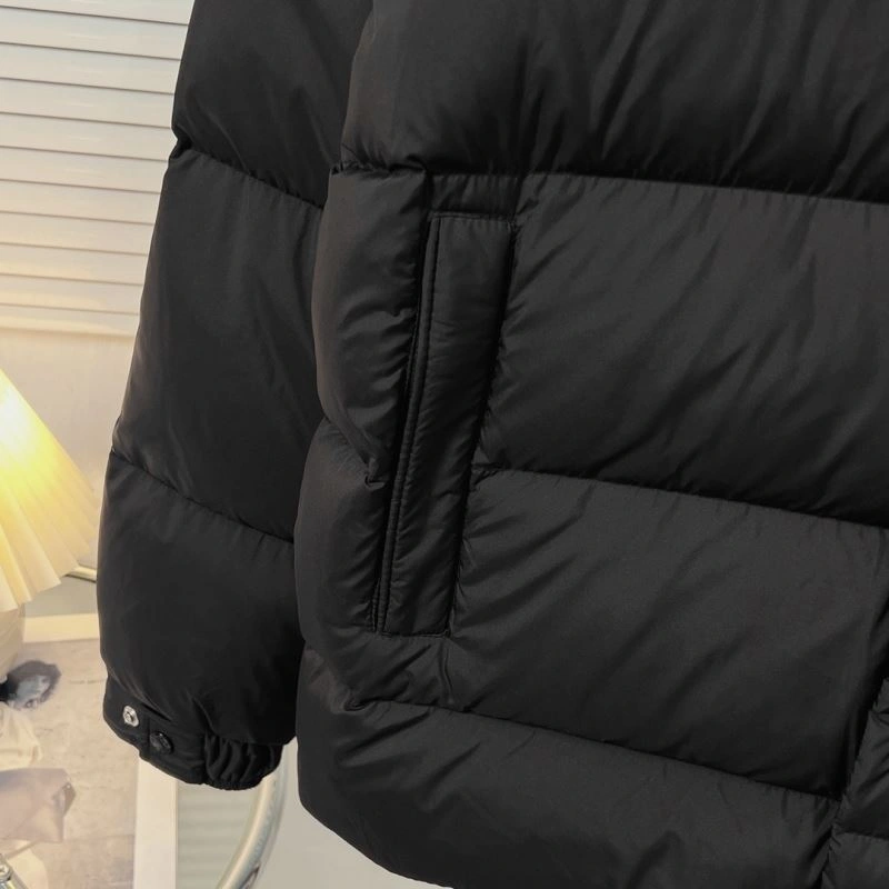 Moncler Down Jackets Breathable 144142