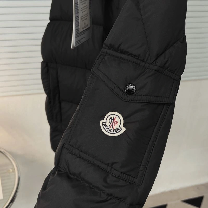 Moncler Down Jackets Breathable 144142
