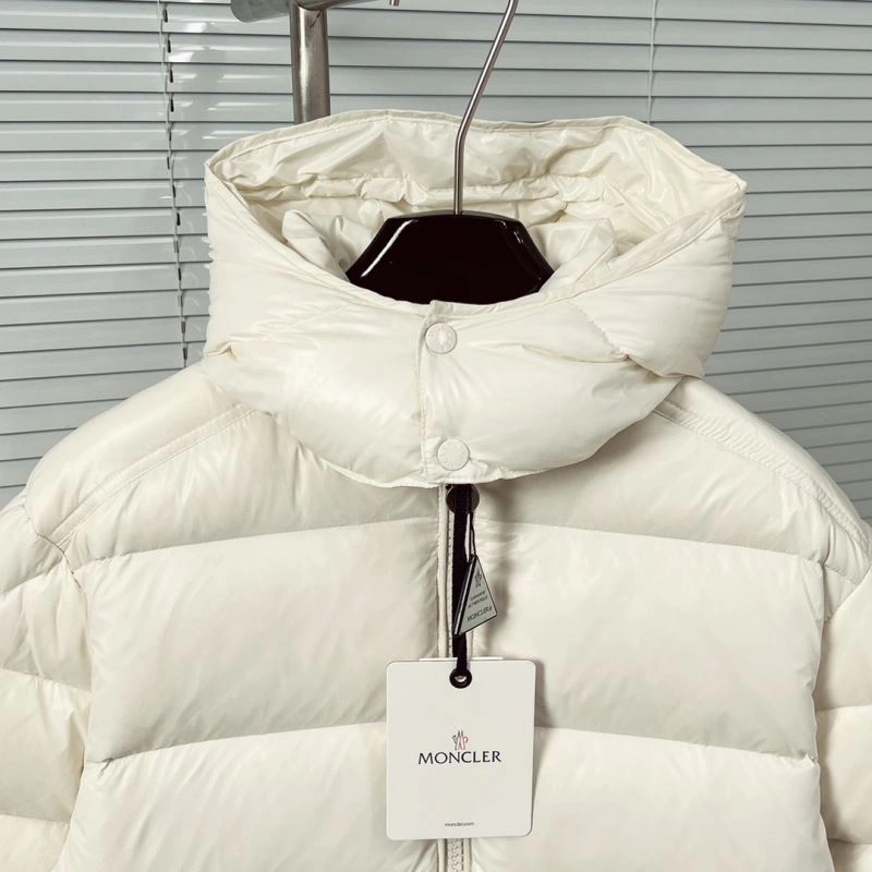 Moncler Down Jackets Durable 144134