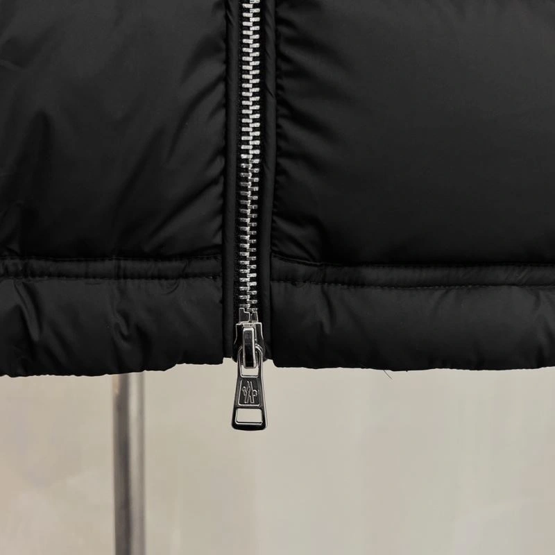 Effortless Moncler Down Jackets 144133