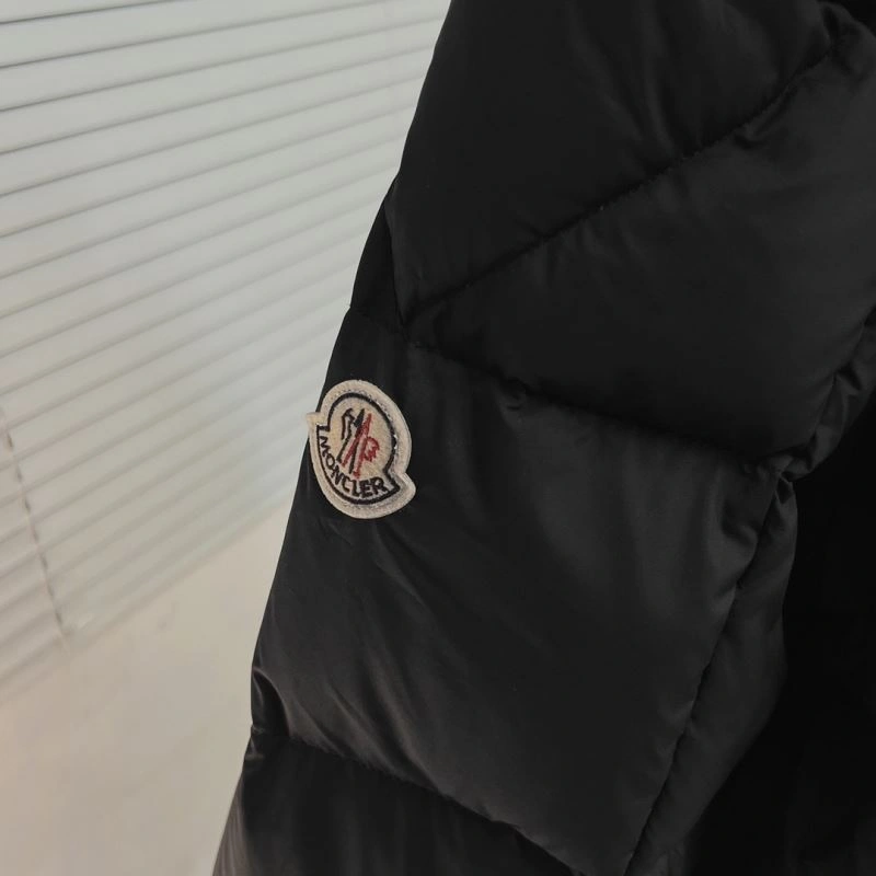 Effortless Moncler Down Jackets 144133