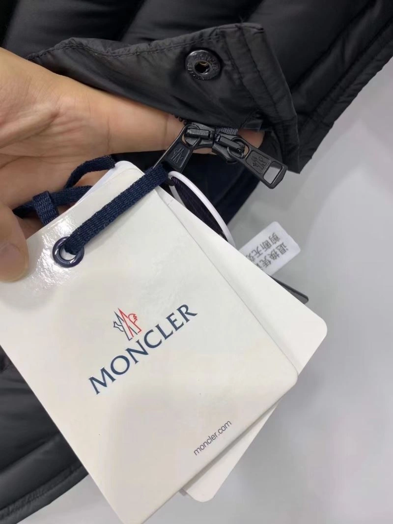 Moncler Down Jackets Colorful 144137