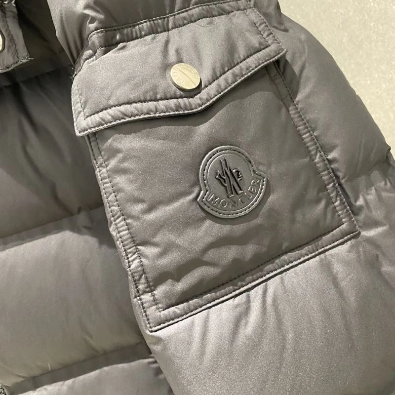 WaterResistant Moncler Down Jackets 144119