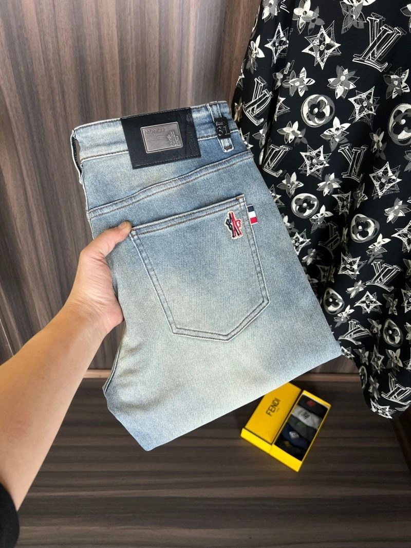 Versatile Moncler Jeans 142618
