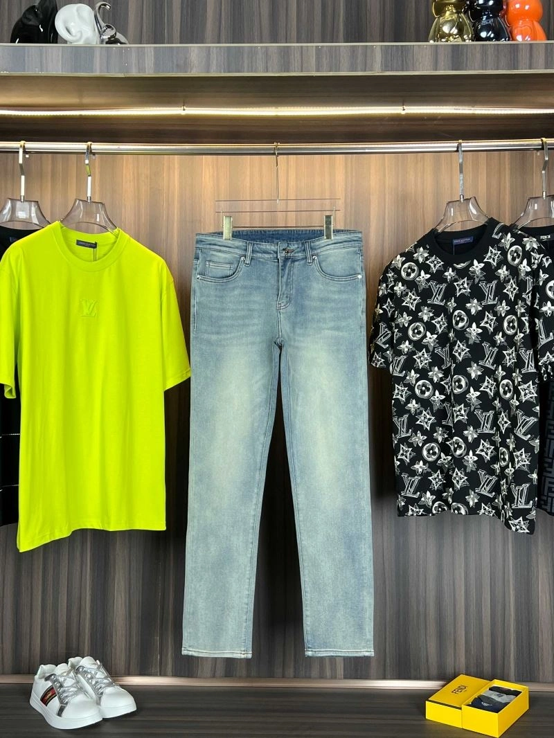 Versatile Moncler Jeans 142618