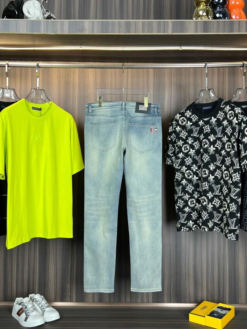 Versatile Moncler Jeans 142618