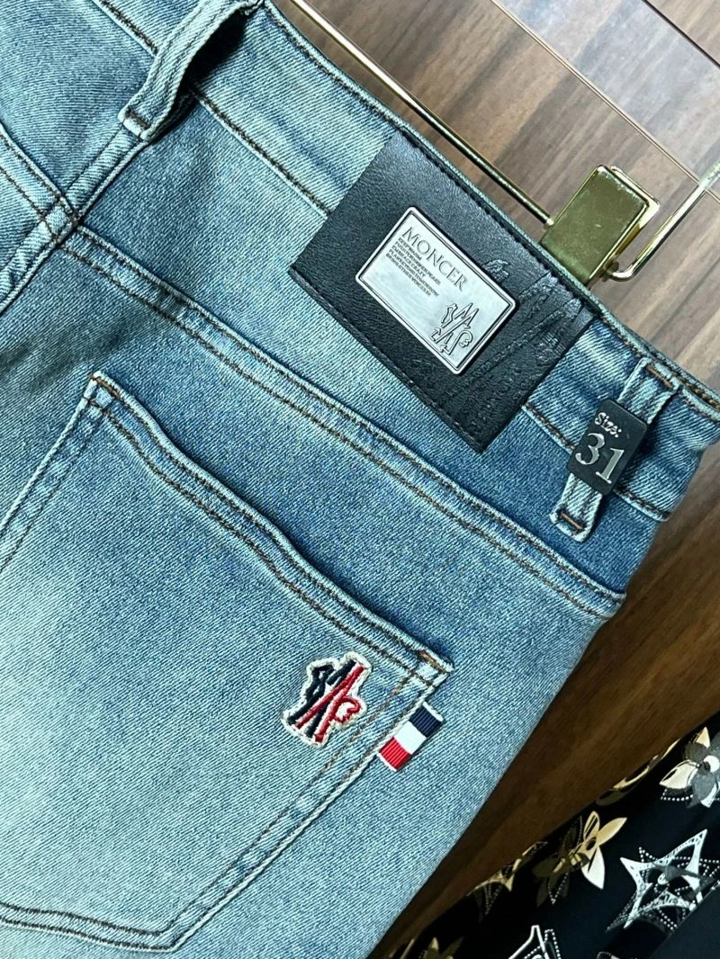 Versatile Moncler Jeans 142618
