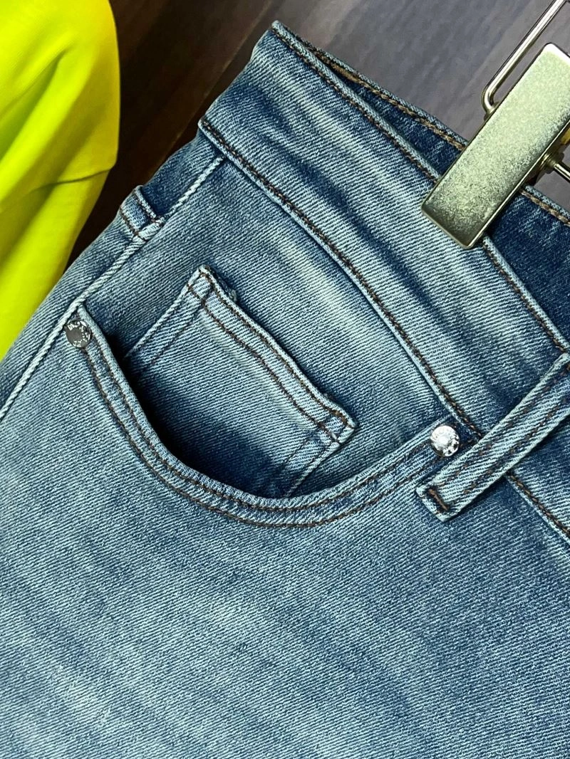 Versatile Moncler Jeans 142618