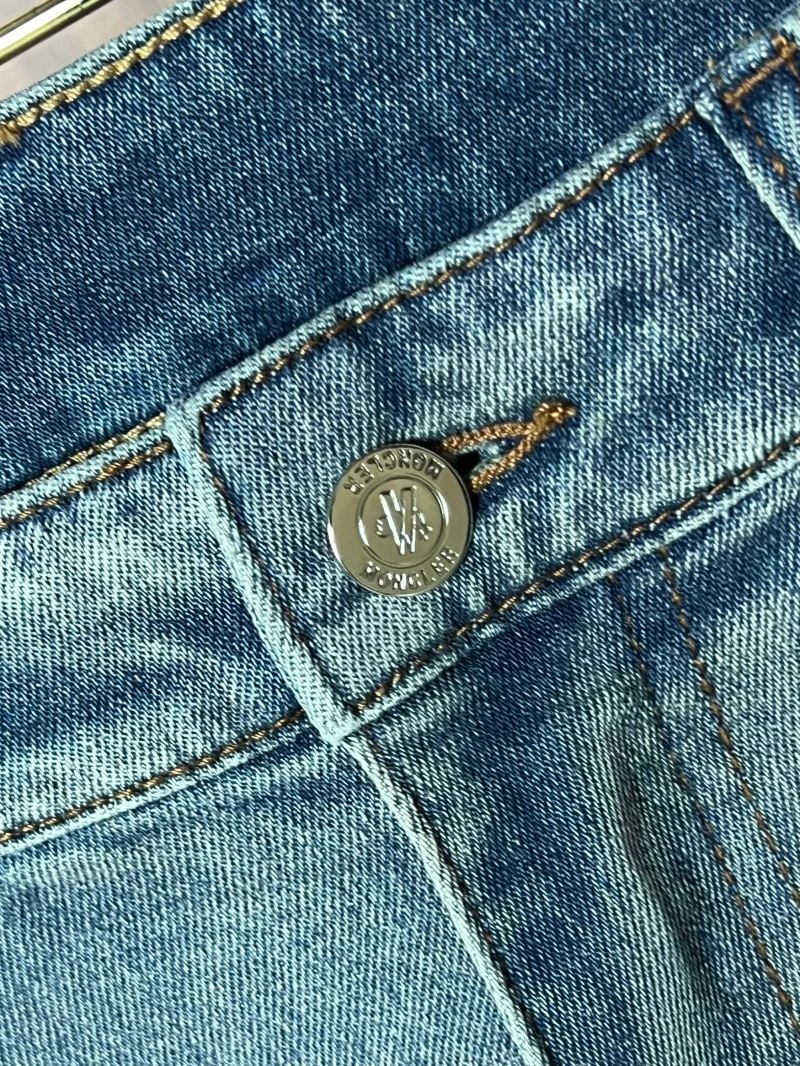 Versatile Moncler Jeans 142618