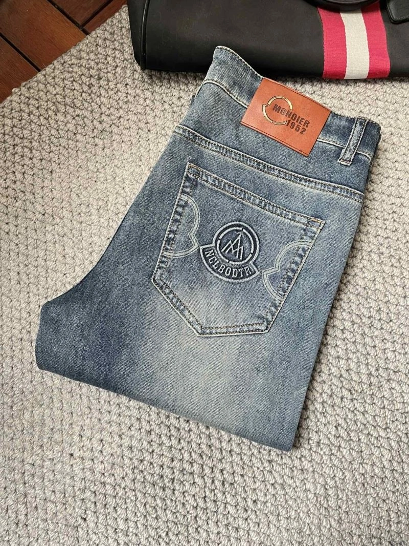 Moncler Jeans Elegant 141642