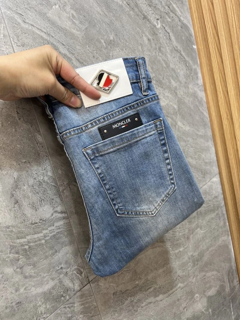 Moncler Jeans Chic 141631
