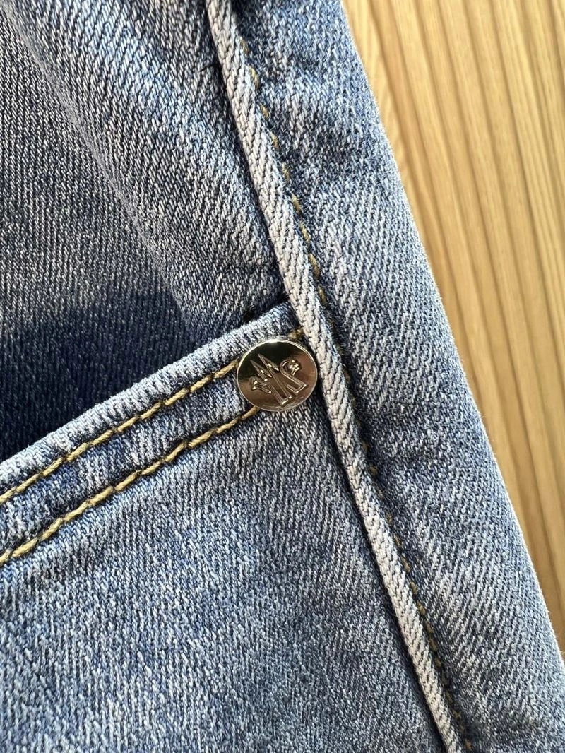 Moncler Jeans Chic 141631