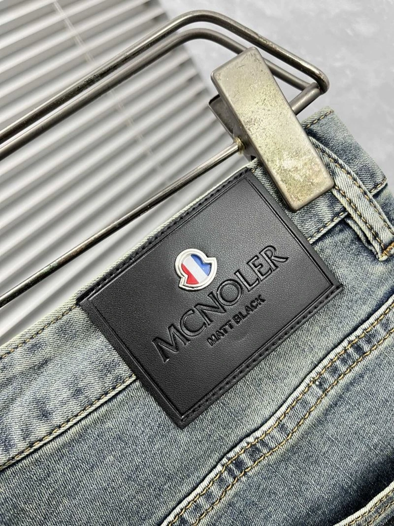 Versatile Moncler Jeans 141230