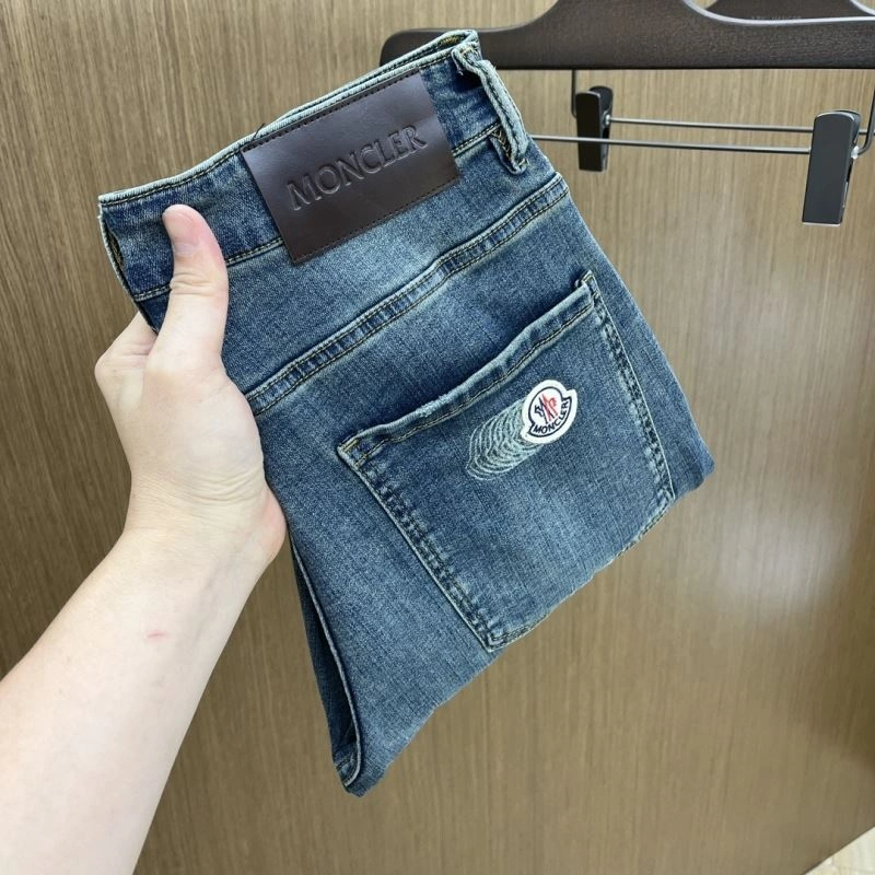 Moncler Jeans Vibrant 140820