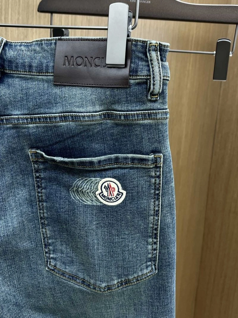 Moncler Jeans Vibrant 140820