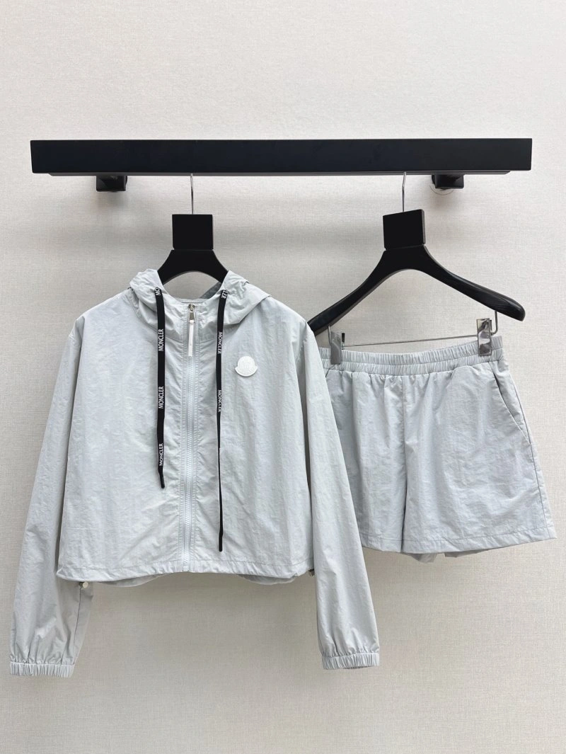 Moncler Long Suits Compact 139637