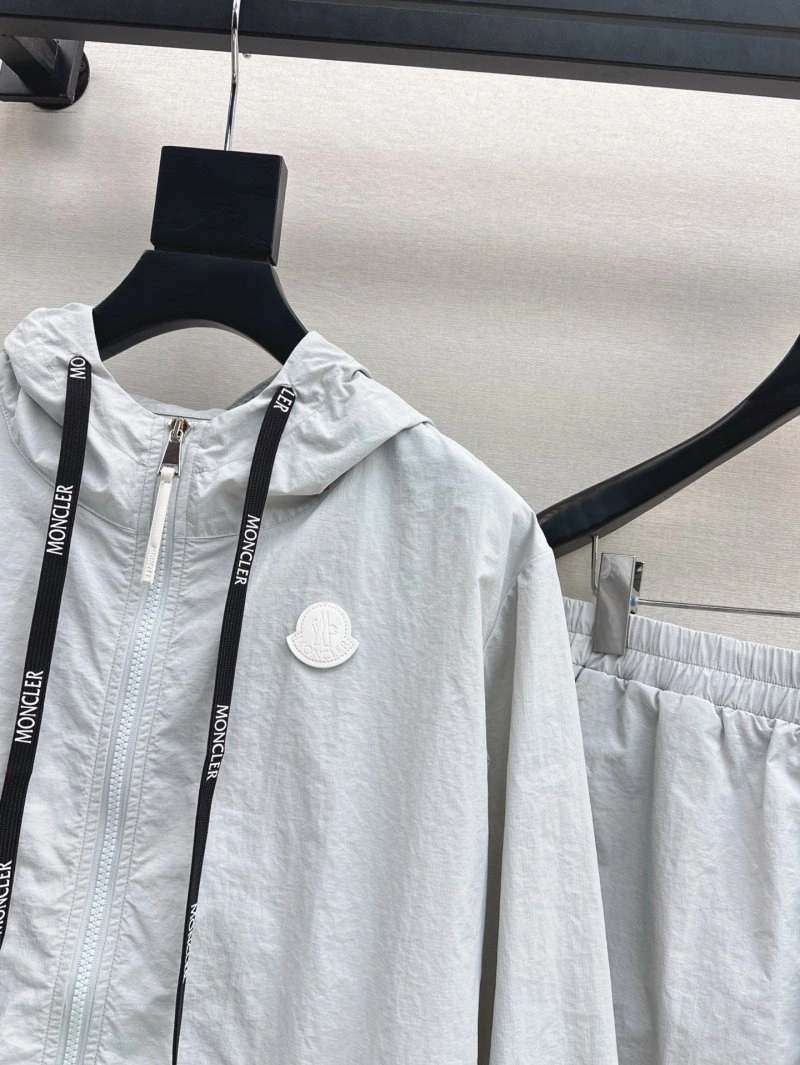 Moncler Long Suits Compact 139637