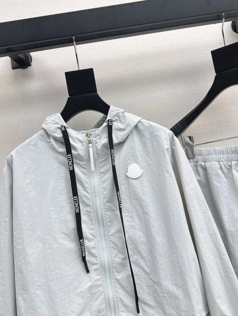 Moncler Long Suits Compact 139637