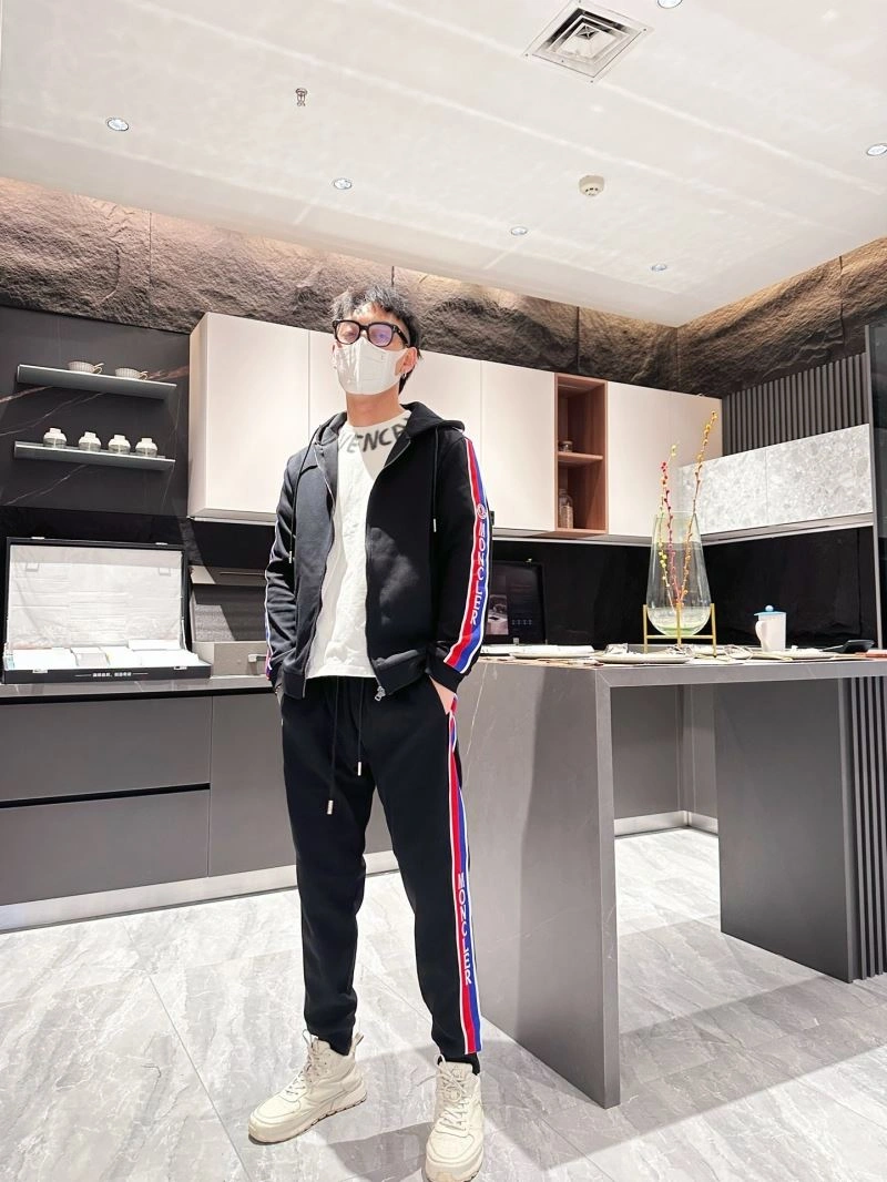 Breathable Moncler Long Suits 140297