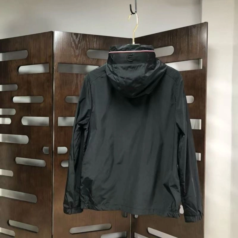 Elegant Moncler Outwear 143754