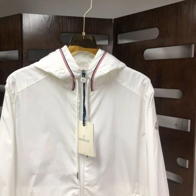 Elegant Moncler Outwear 143754