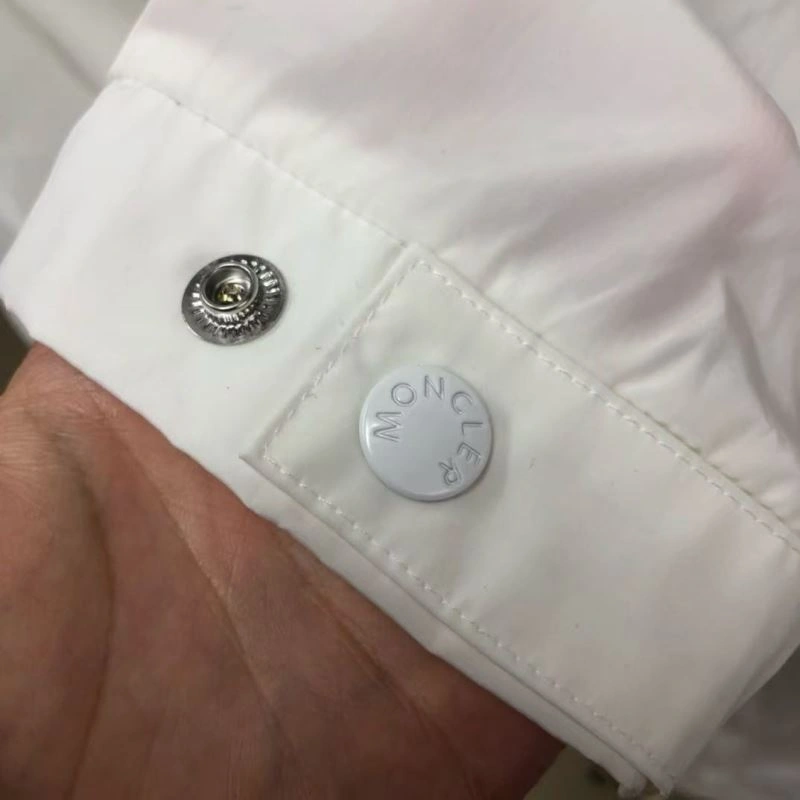 Elegant Moncler Outwear 143754