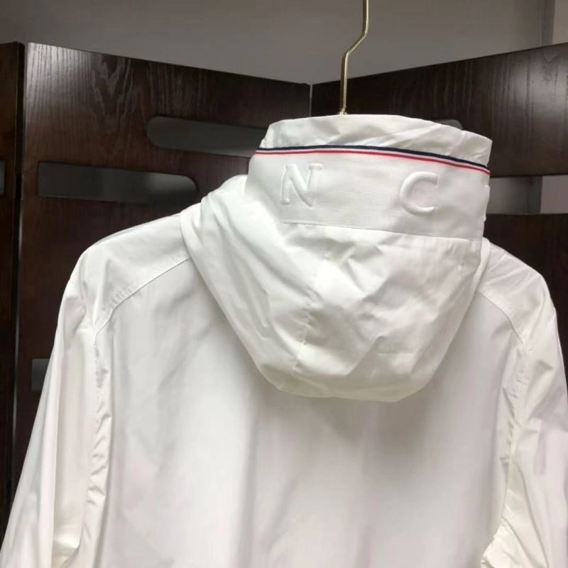 Elegant Moncler Outwear 143754