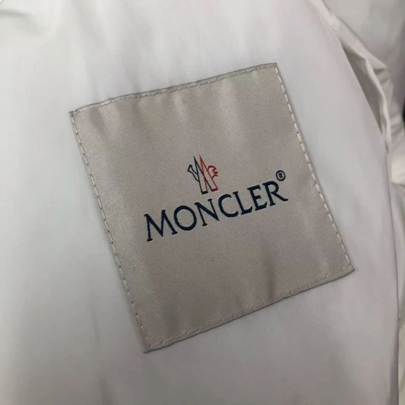 Elegant Moncler Outwear 143754