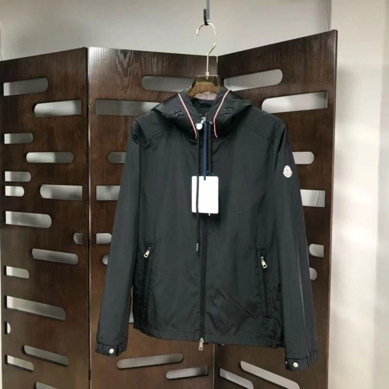 Elegant Moncler Outwear 143754