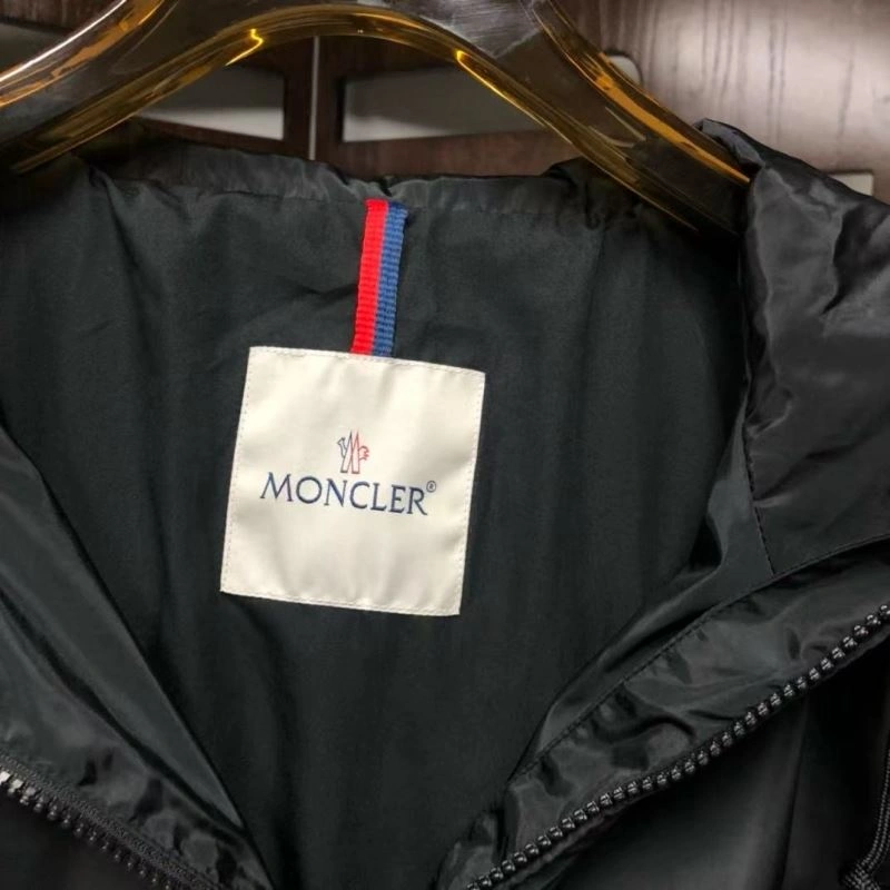 Breathable Moncler Outwear 143748