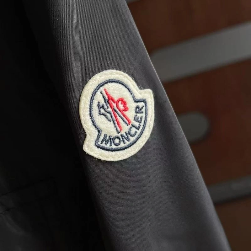 Compact Moncler Outwear 143736