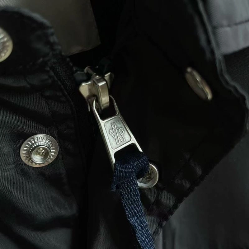 Compact Moncler Outwear 143736