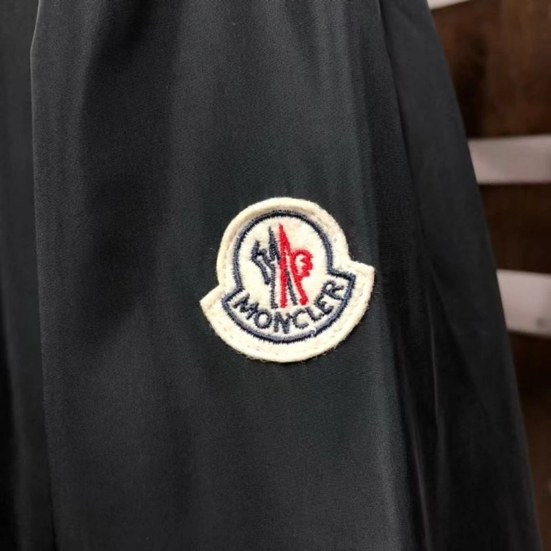 Moncler Outwear Sporty 143733