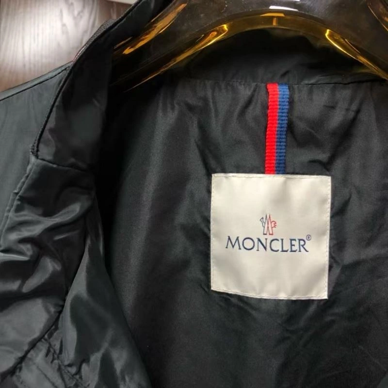 Moncler Outwear Sporty 143733
